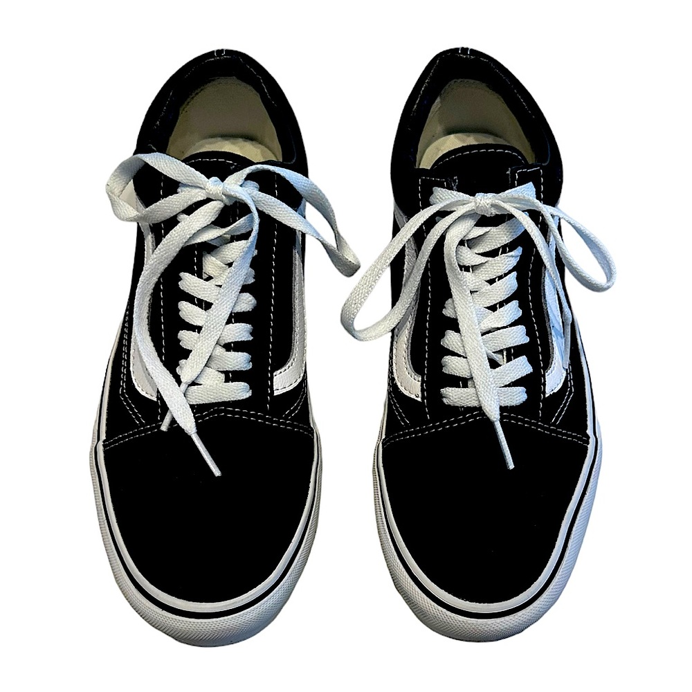 Authentic old school Vans, men’s 8, ladies 9.5, like new! 👟 🛹